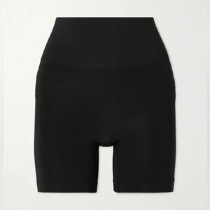 Skims Women Sz 2XL Black Soft Smoothing Seamless Mid Waist Shorts Tummy Control